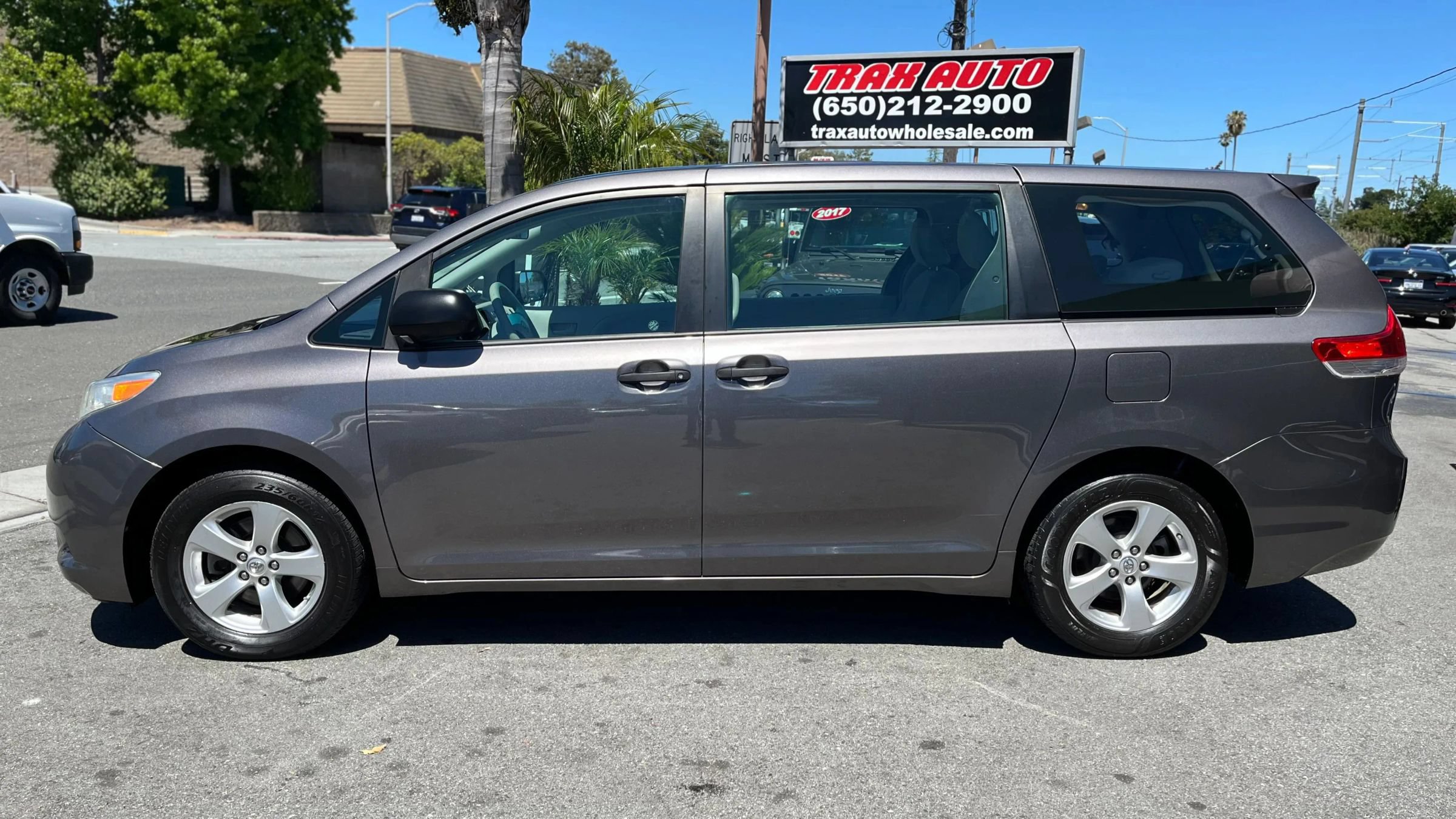 Used 2012 Toyota Sienna FWD image 4