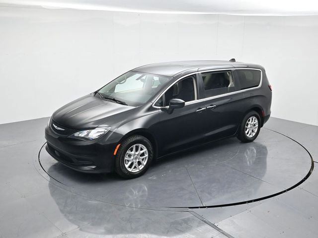 Used 2022 Chrysler Voyager LX image 42