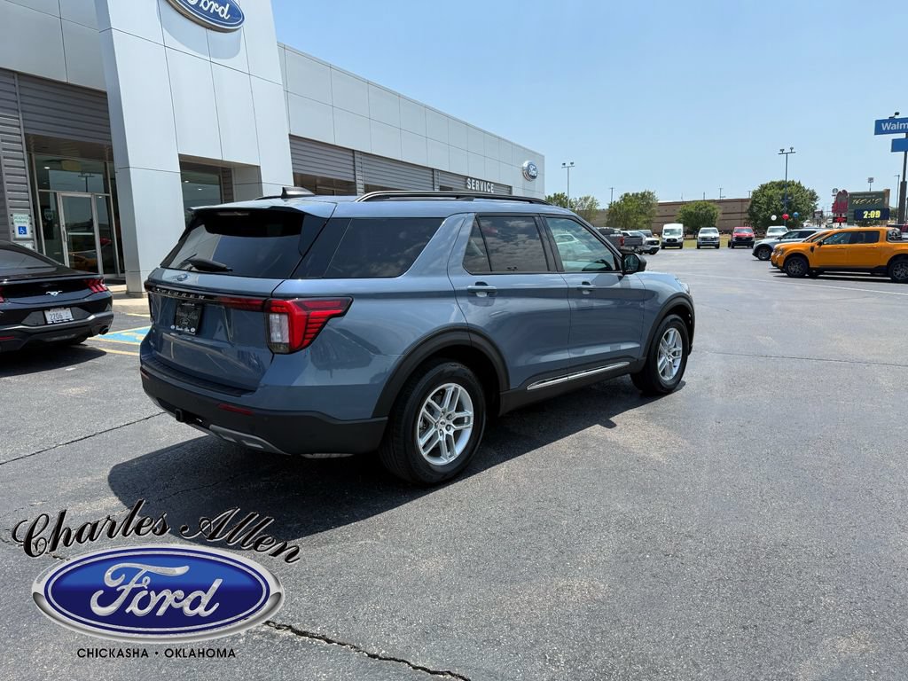 Used 2025 Ford Explorer Active w/ Active Comfort Package RWD image 3