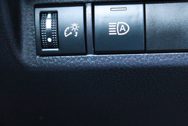 Used 2025 Toyota RAV4 XLE FWD image 25