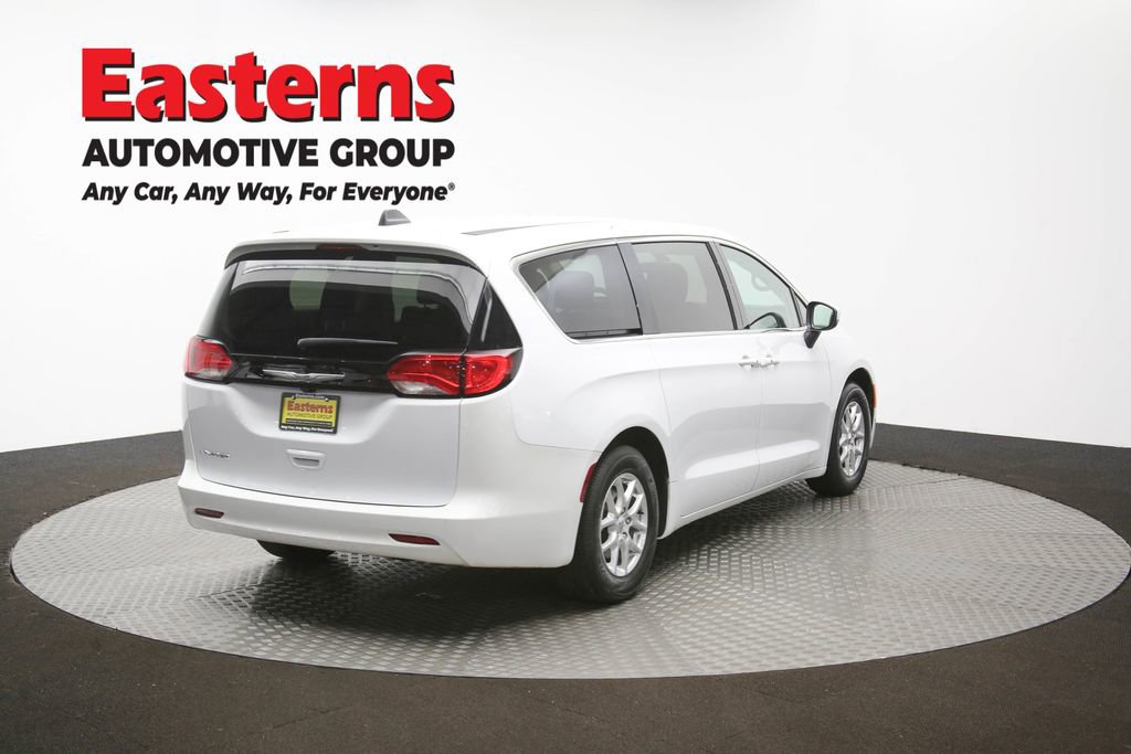 Used 2022 Chrysler Voyager LX image 37