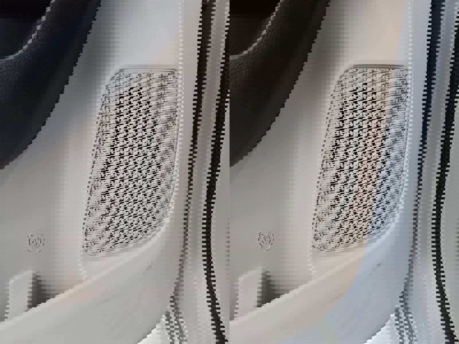 Used 2024 Chrysler Pacifica Touring-L image 30