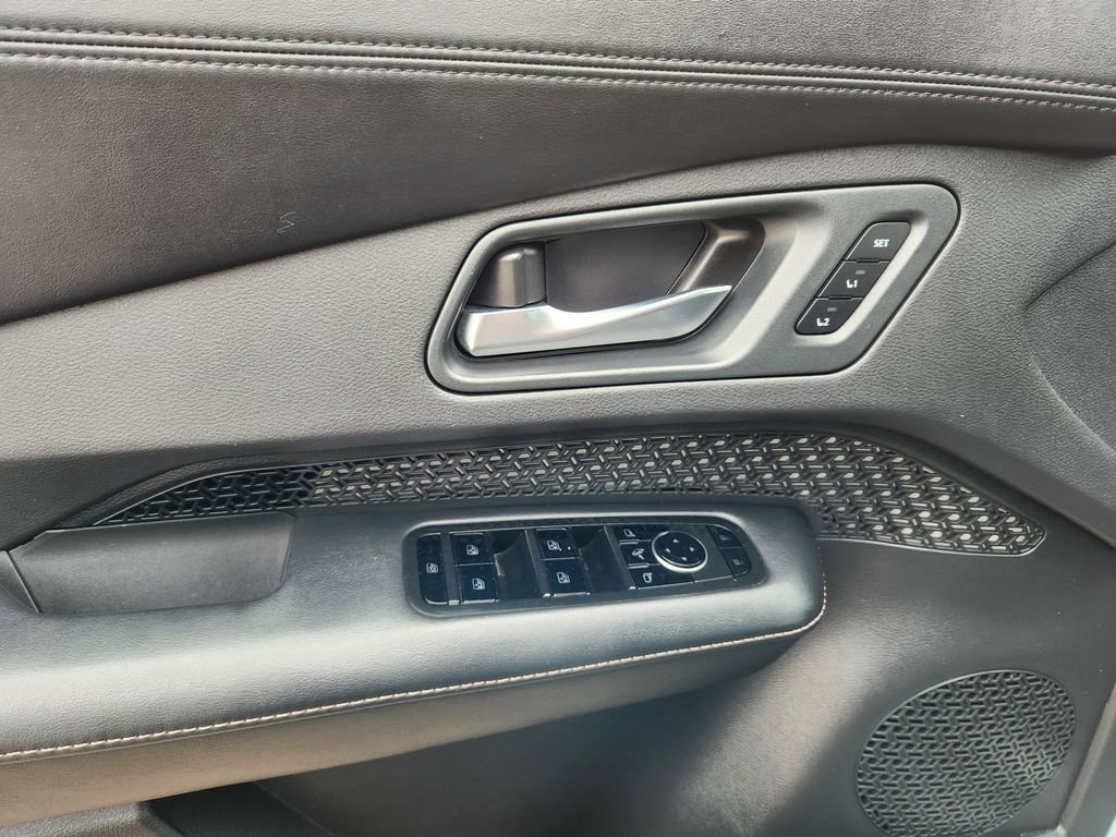 Used 2025 Nissan Ariya AWD image 20