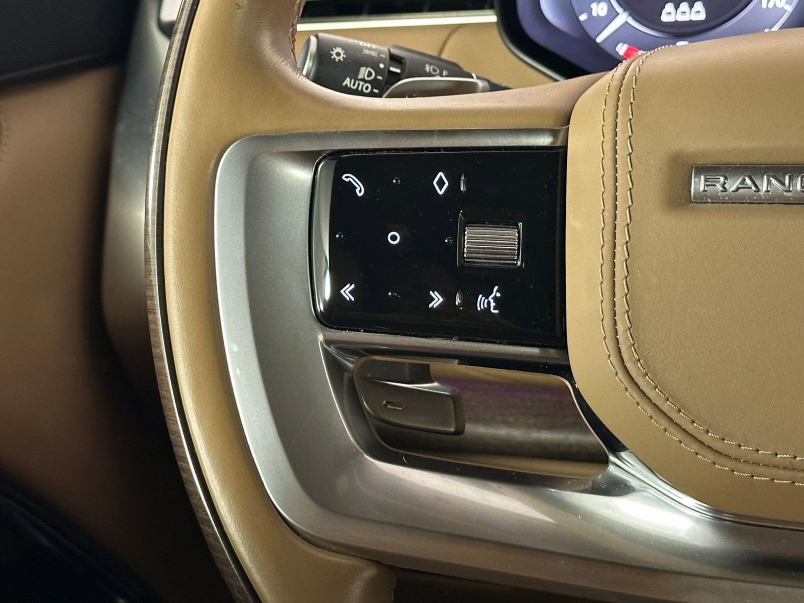 Certified 2023 Land Rover Range Rover SE image 16