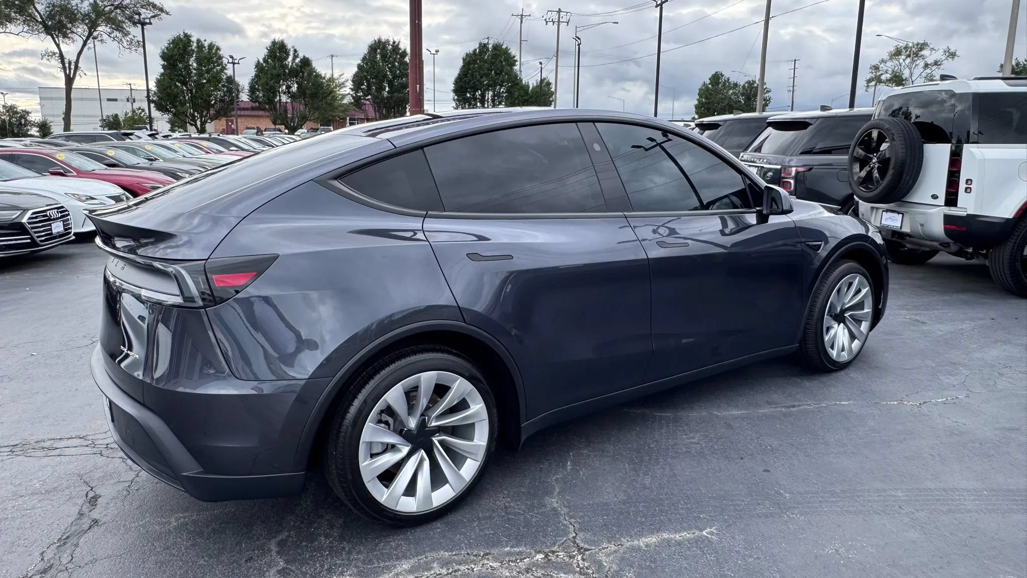 Used 2026 Tesla Model Y AWD image 4
