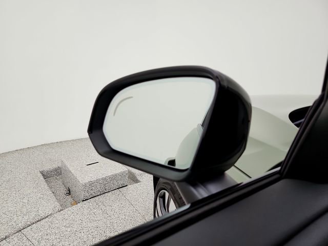 Certified 2025 Volvo XC40 B5 Plus w/ Protection Package Premier AWD/4WD image 19
