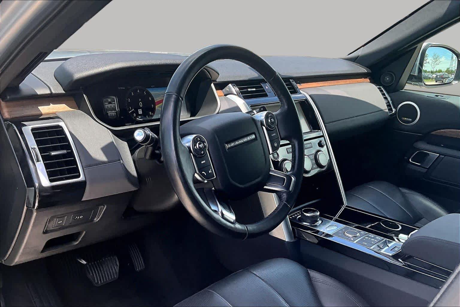 Used 2018 Land Rover Discovery HSE AWD/4WD image 17