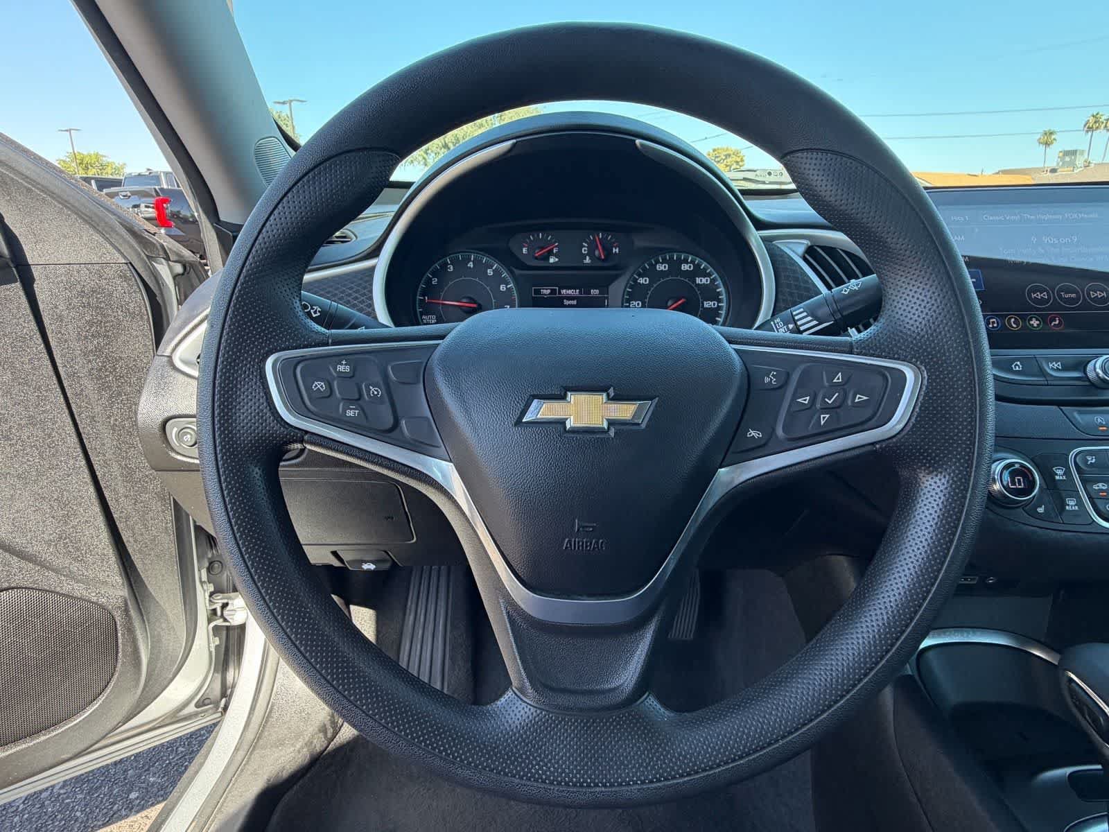 Used 2022 Chevrolet Malibu LT FWD image 17