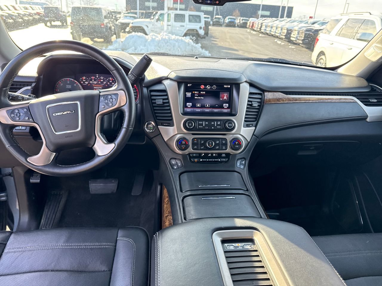 Used 2015 GMC Yukon XL Denali w/ Premium Package image 16