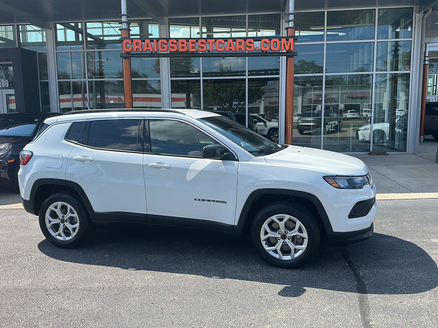 Used 2025 Jeep Compass Latitude w/ Convenience Group AWD/4WD image 1