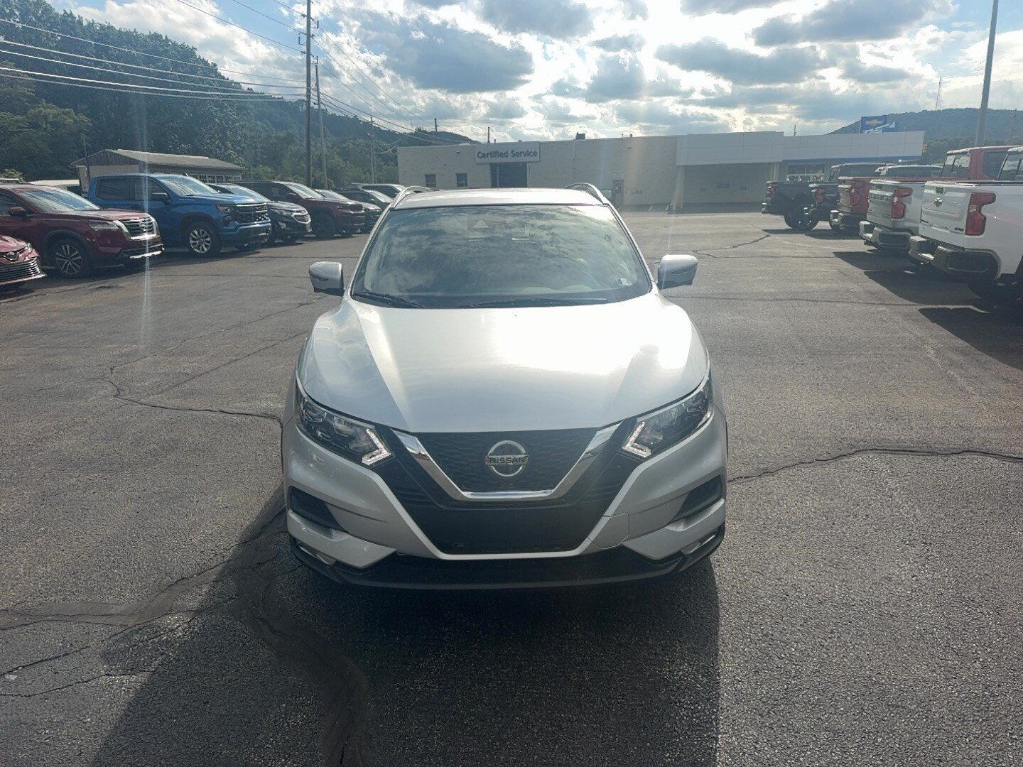 Used 2022 Nissan Rogue Sport SV w/ Technology Package AWD/4WD image 2