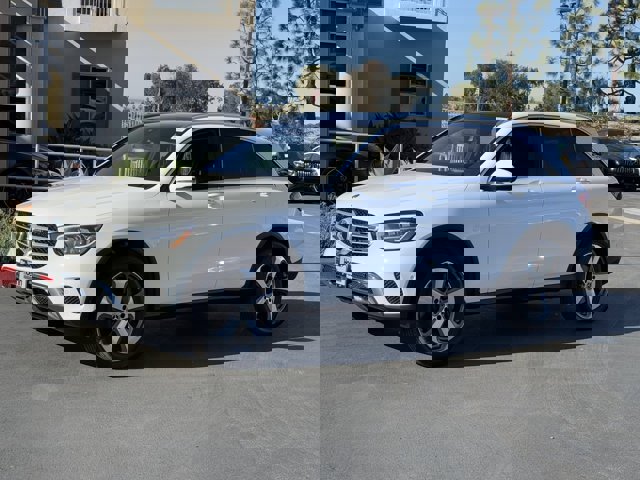Used 2020 Mercedes-Benz GLC 300 4MATIC image 3