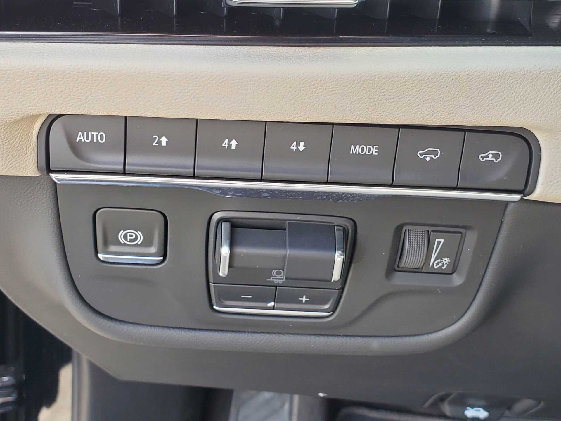 Used 2025 Cadillac Escalade Sport w/ Touring Package image 24