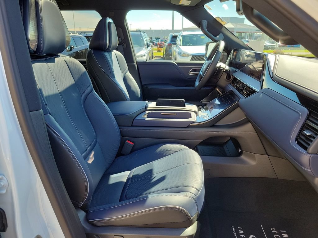 Used 2026 INFINITI QX80 4WD w/ Sport Exterior Package image 31