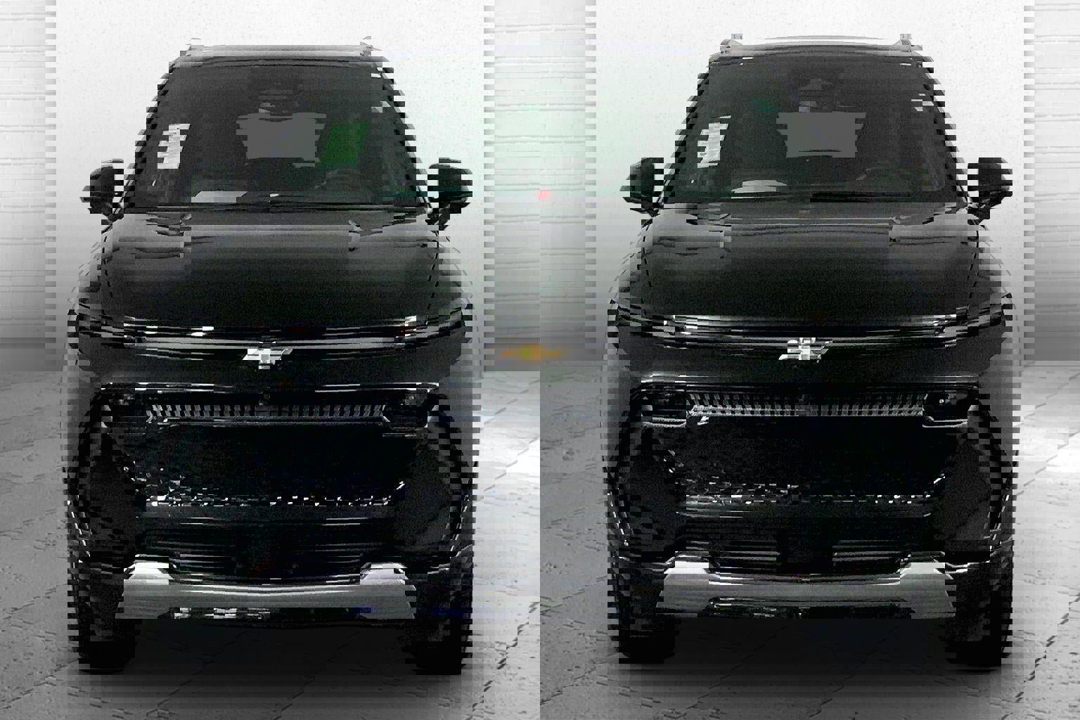 Used 2025 Chevrolet Equinox EV LT FWD image 2