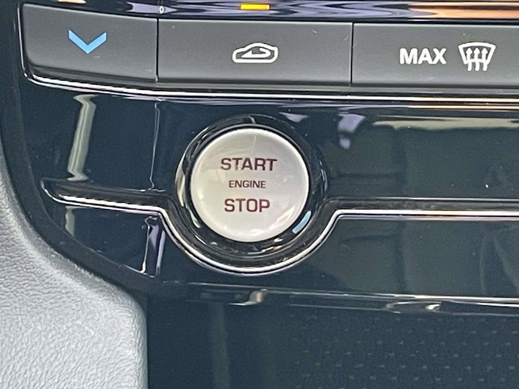 Used 2018 Jaguar F-PACE R-Sport image 30