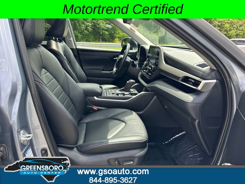 Used 2020 Toyota Highlander XLE AWD/4WD image 17