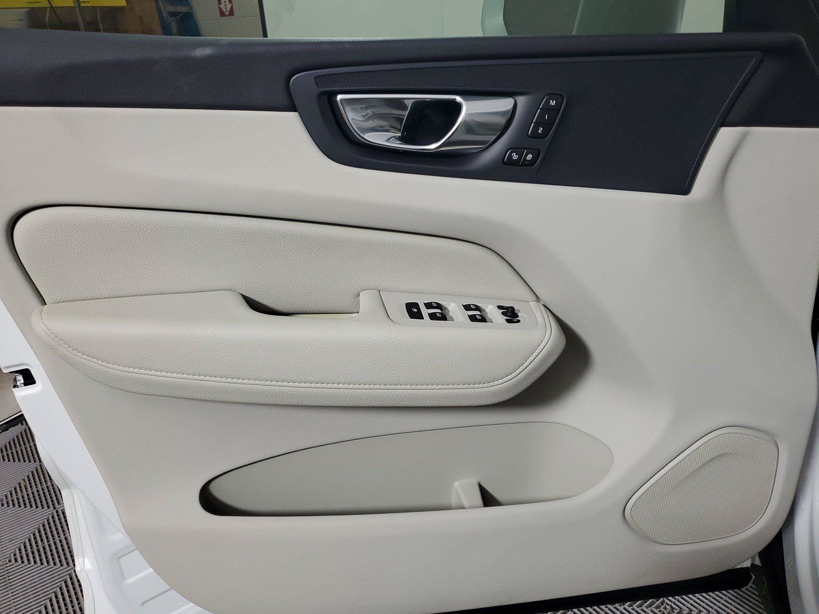 Used 2022 Volvo XC60 B5 Momentum w/ Climate Package FWD image 20