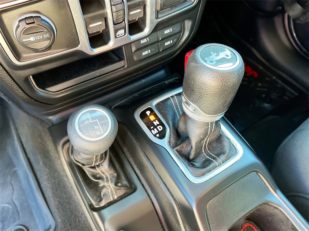 Used 2018 Jeep Wrangler Unlimited Sahara w/ Safety Group image 16