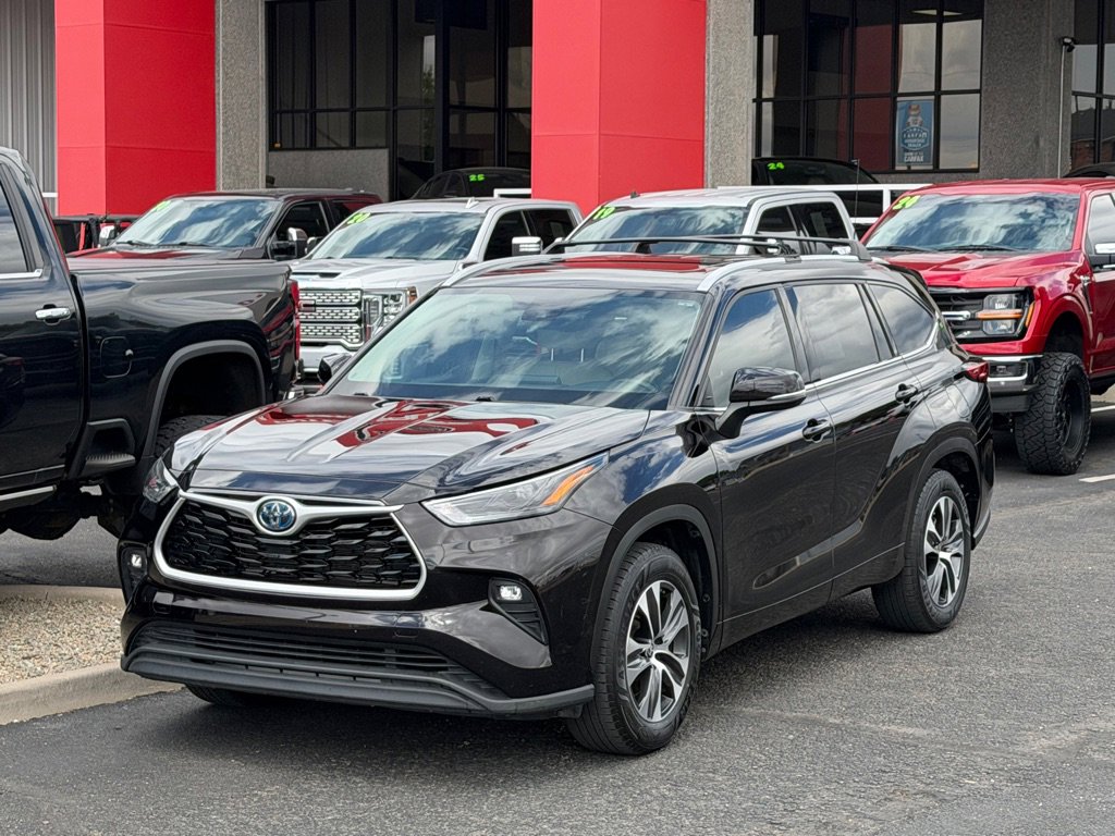 Used 2022 Toyota Highlander XLE FWD image 1