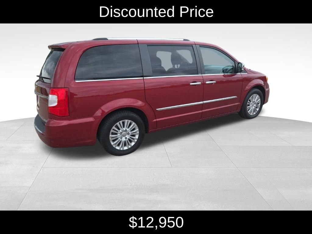 Used 2012 Chrysler Town & Country Limited w/ Luxury Group FWD image 3