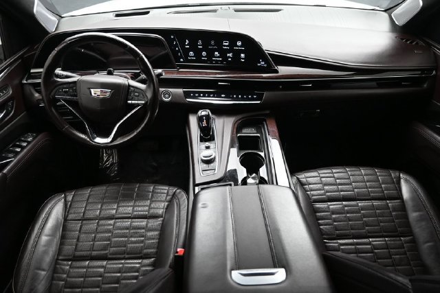Used 2023 Cadillac Escalade ESV Sport Platinum w/ LPO, ONYX Package AWD/4WD image 12
