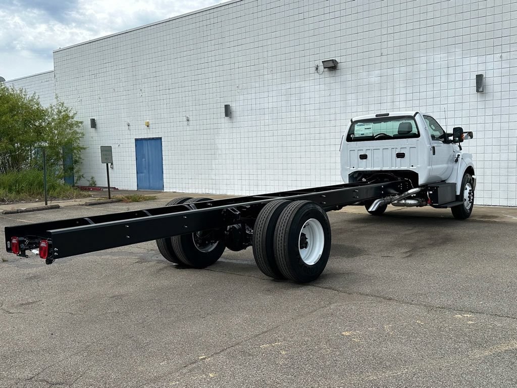 New 2027 Ford F750 2WD Regular Cab Super Duty image 28