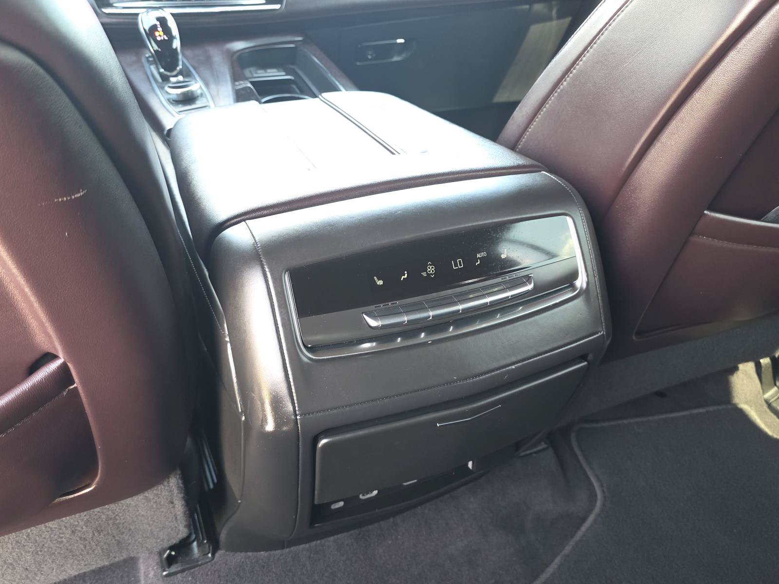 Used 2023 Cadillac Escalade ESV Sport Platinum w/ LPO, ONYX Package AWD/4WD image 19