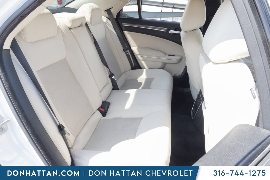 Used 2020 Chrysler 300 Touring w/ Driver Convenience Group RWD image 22