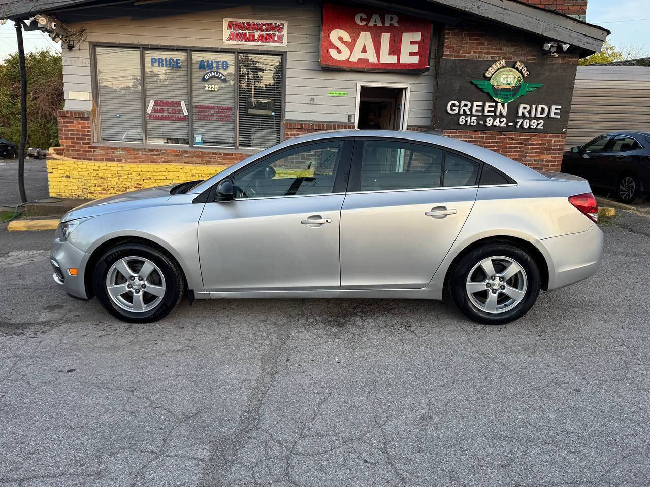 Used 2015 Chevrolet Cruze LT FWD image 2