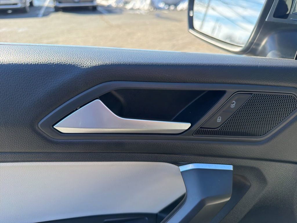 Used 2021 Volkswagen Tiguan SE w/ Panoramic Sunroof Package AWD/4WD image 15