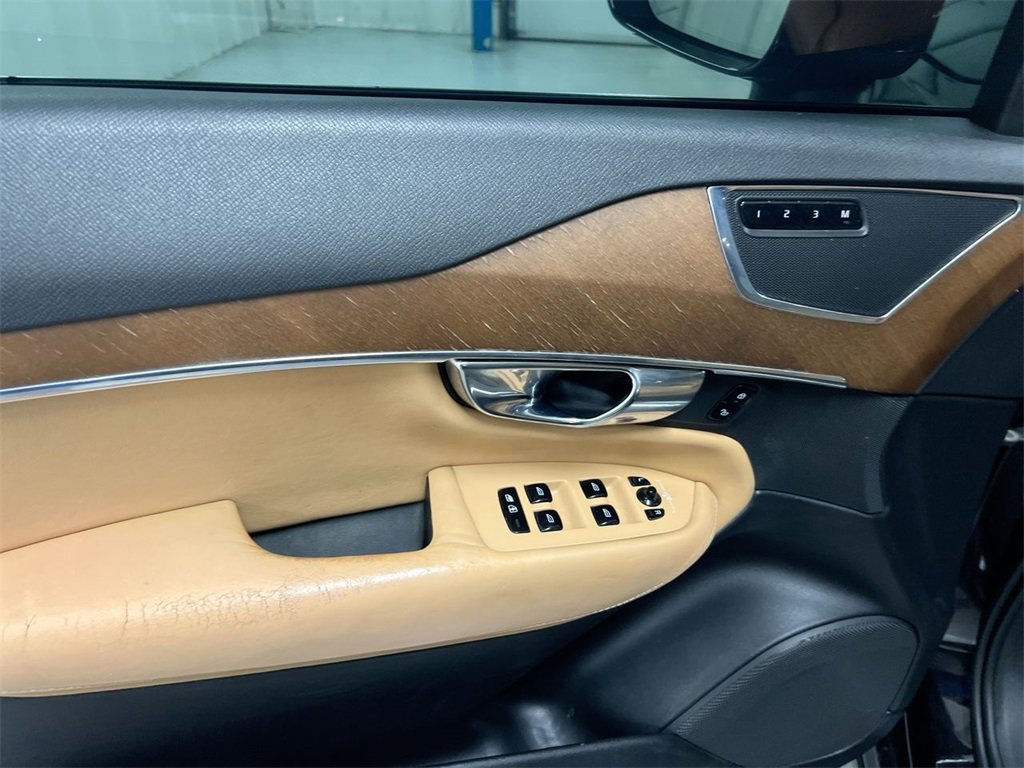 Used 2017 Volvo XC90 T6 Inscription w/ Vision Package image 21