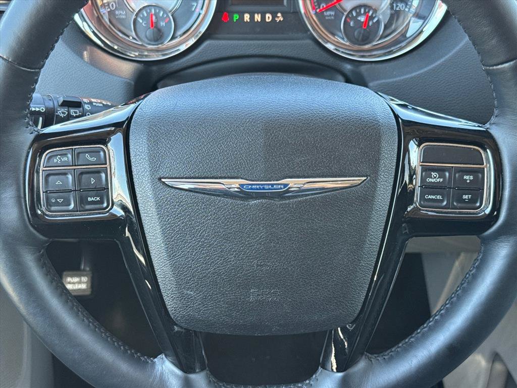 Used 2014 Chrysler Town & Country Touring-L FWD image 15