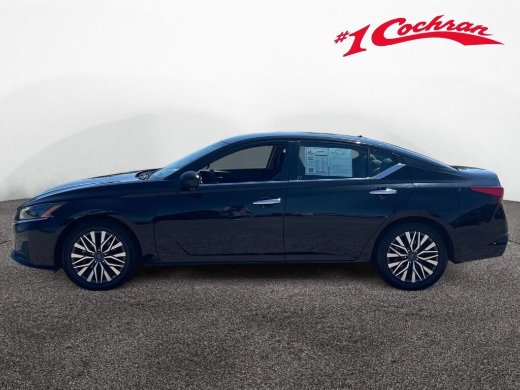 Used 2024 Nissan Altima 2.5 SV FWD image 21