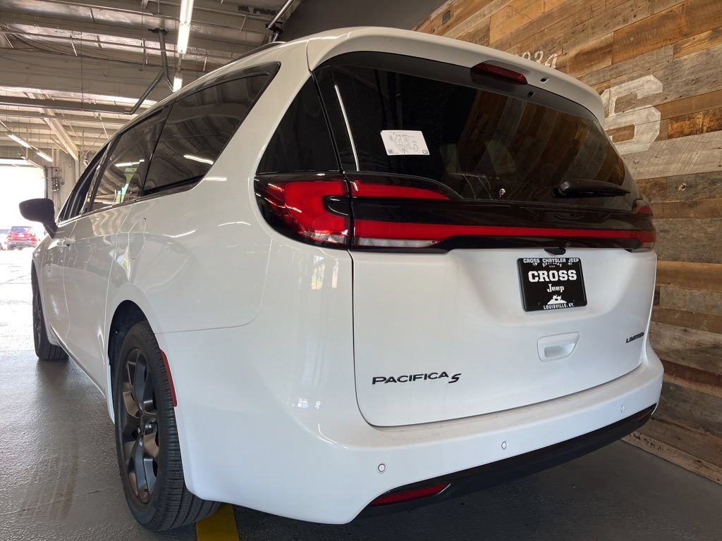 New 2027 Chrysler Pacifica Limited FWD image 19