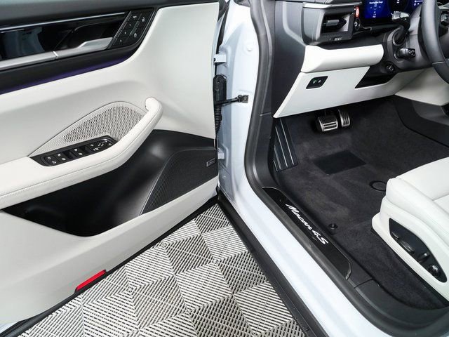New 2026 Porsche Macan 4S Electric image 8
