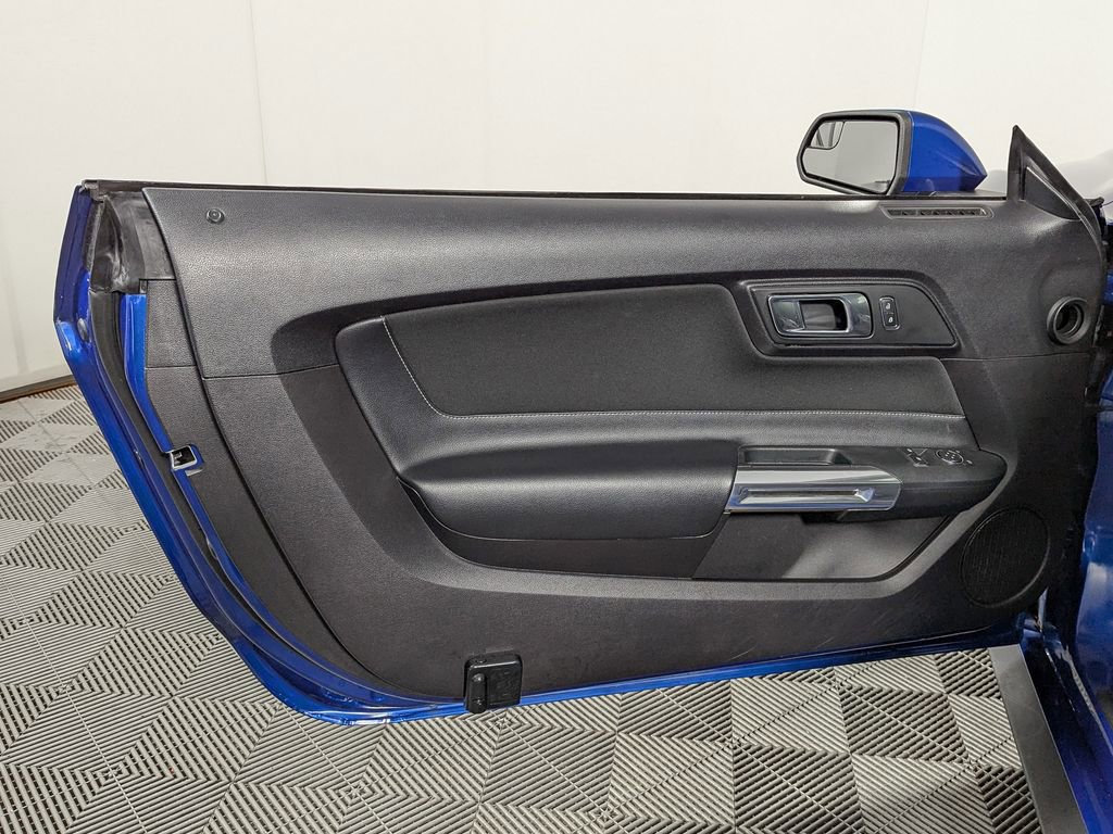 Used 2018 Ford Mustang EcoBoost image 11