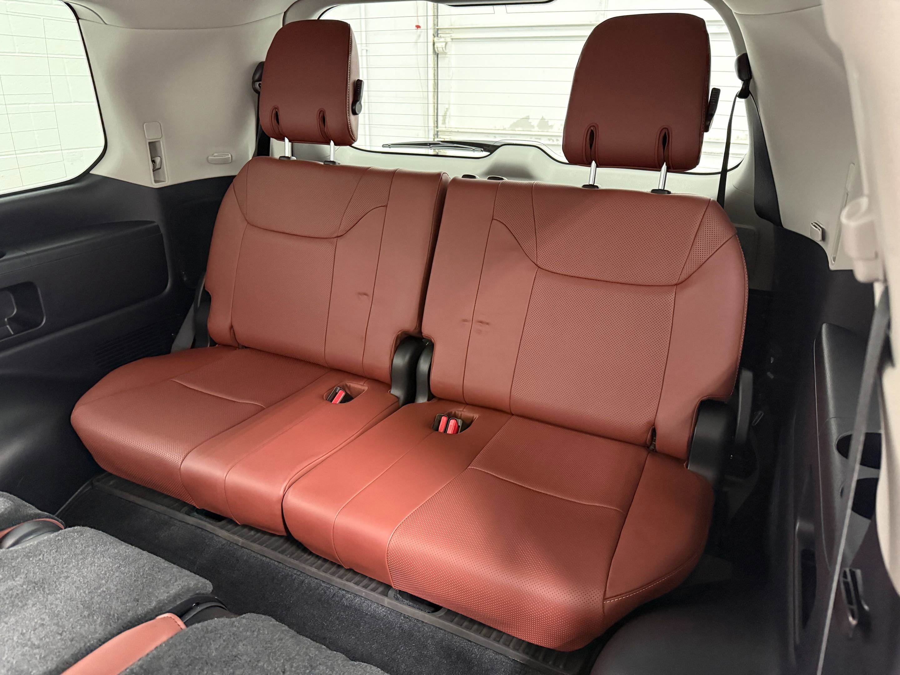 Used 2019 Lexus LX 570 4WD w/ Luxury Package image 19