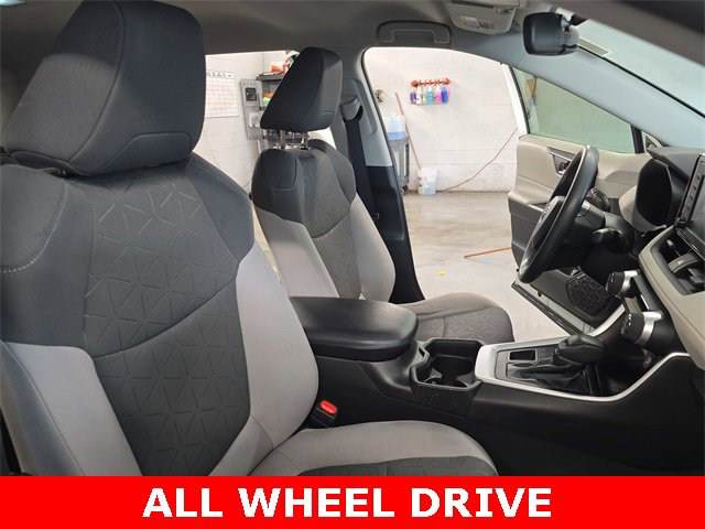 Used 2021 Toyota RAV4 XLE image 10