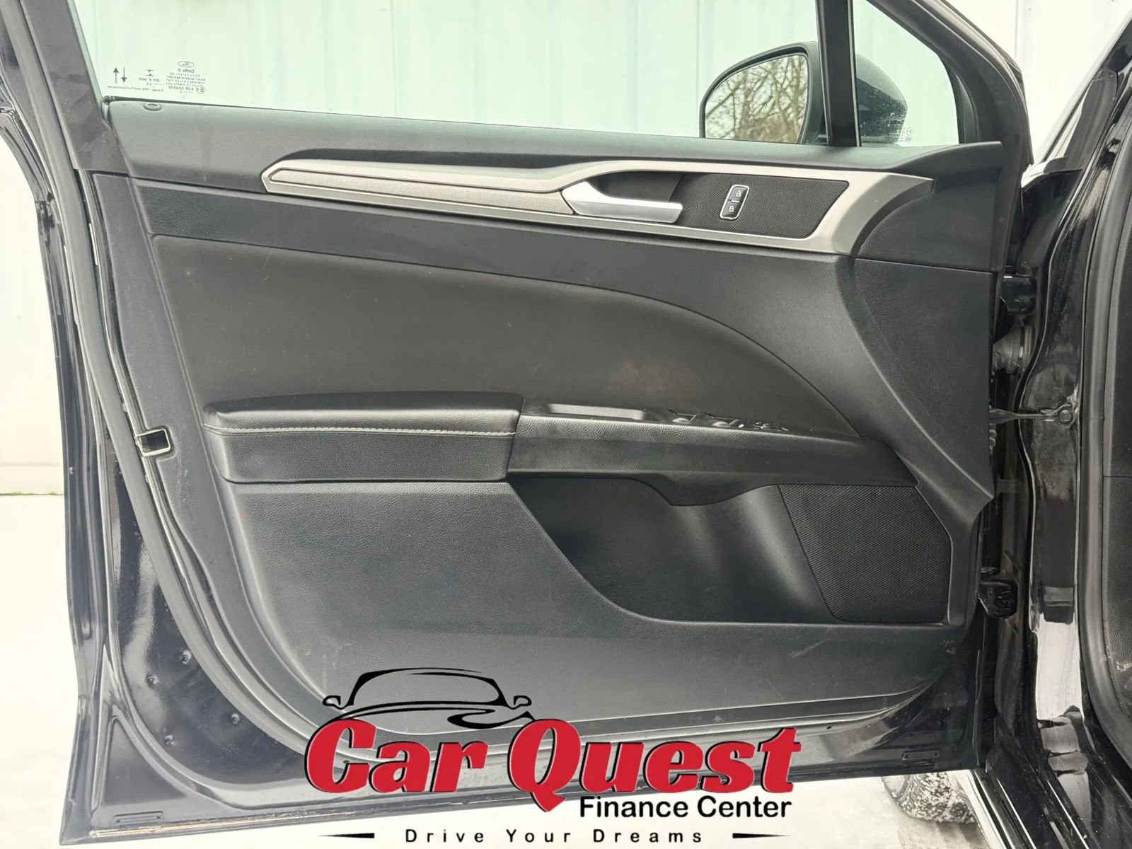 Used 2020 Ford Fusion SE image 11