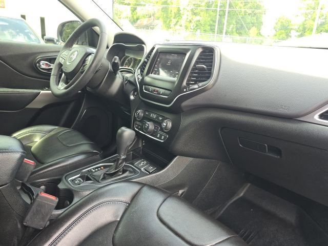 Used 2021 Jeep Cherokee Latitude Plus w/ Sun & Sound Group FWD image 20