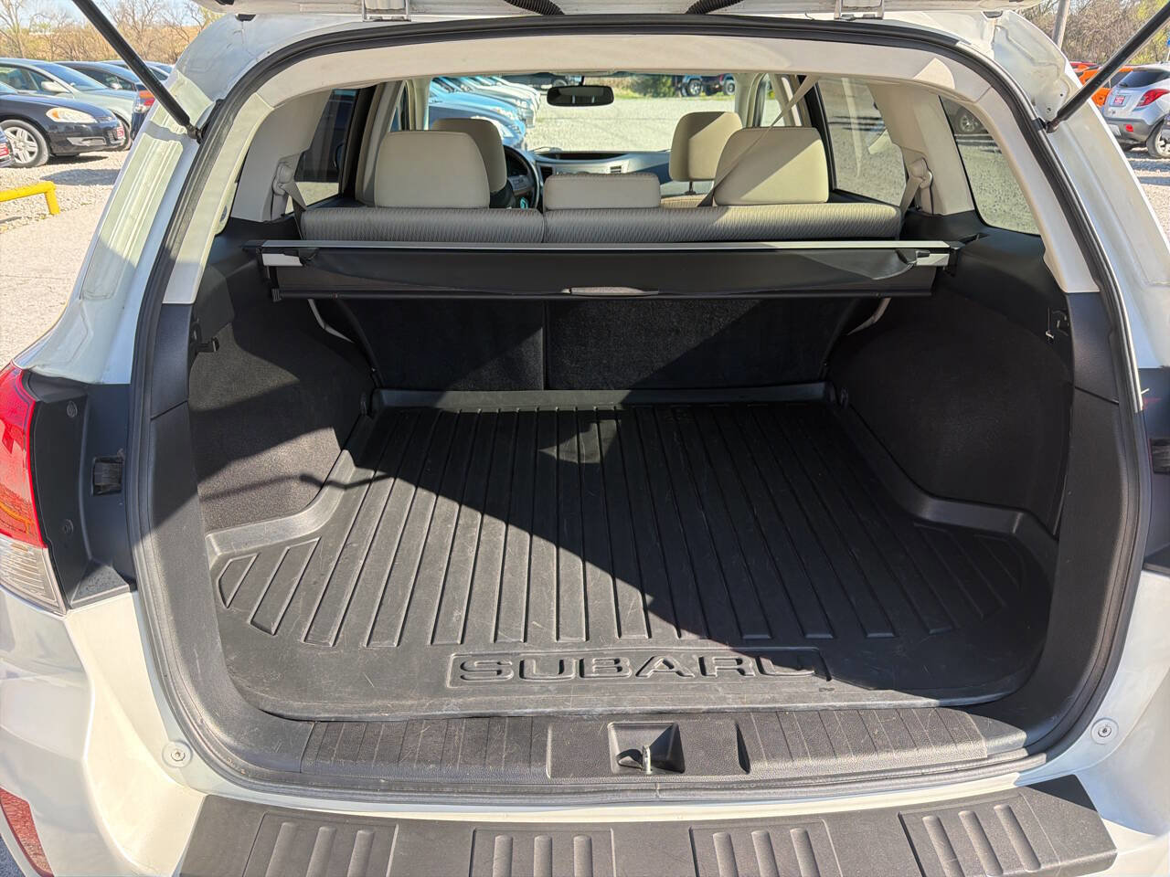 Used 2010 Subaru Outback 2.5i Premium AWD/4WD image 17