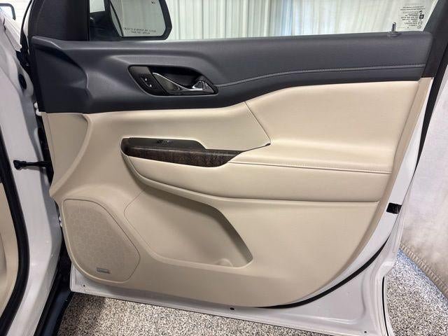 Used 2023 GMC Acadia Denali w/ Denali Ultimate Package AWD/4WD image 23
