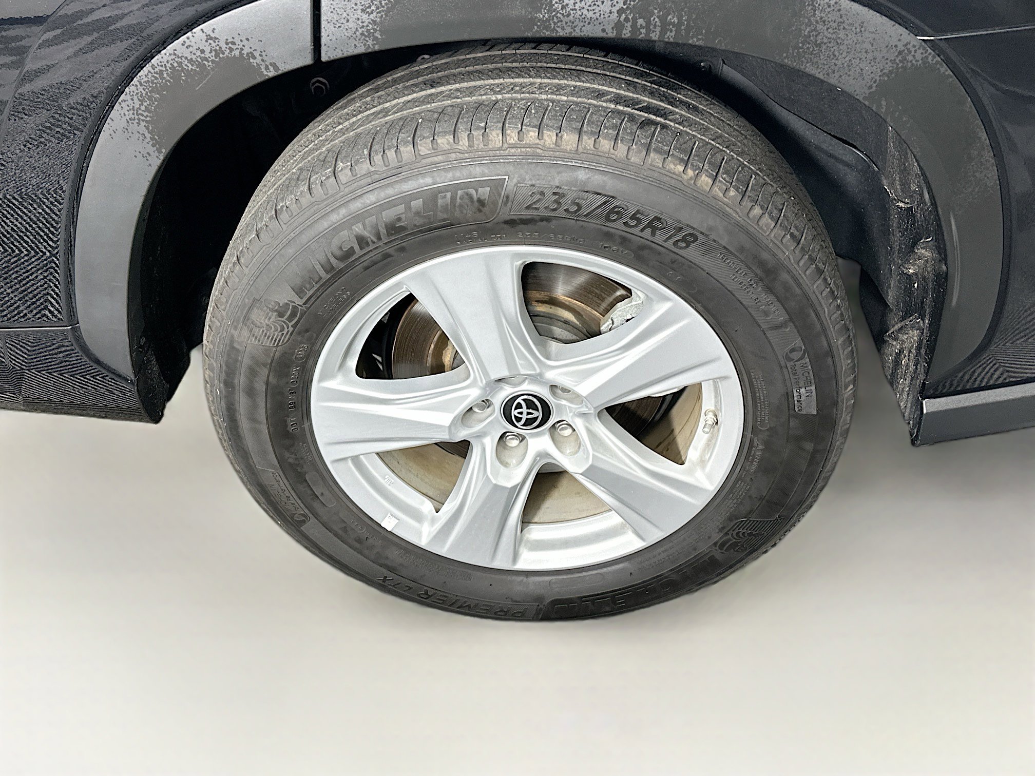 Used 2024 Toyota Highlander LE image 11