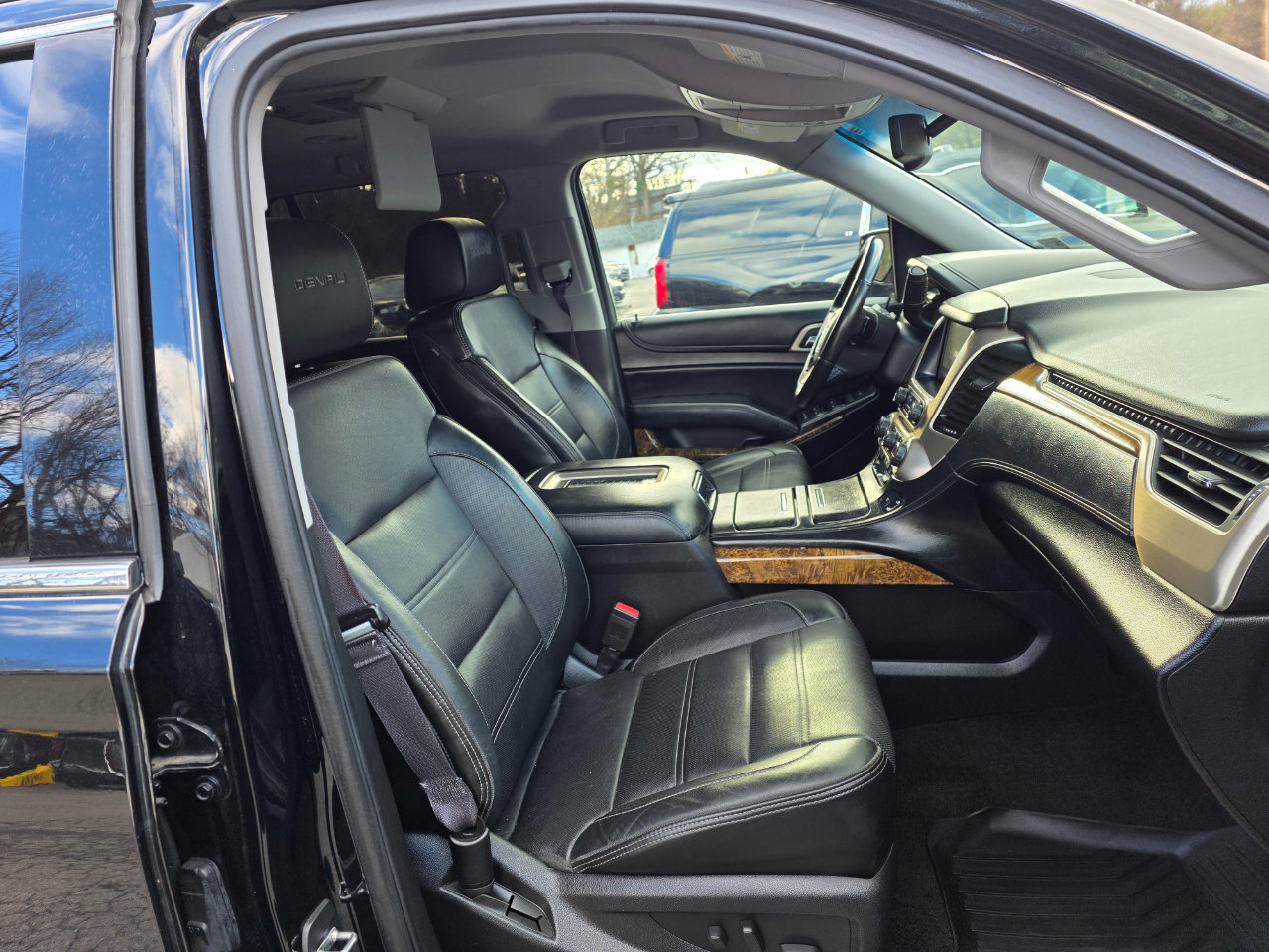 Used 2015 GMC Yukon Denali image 17
