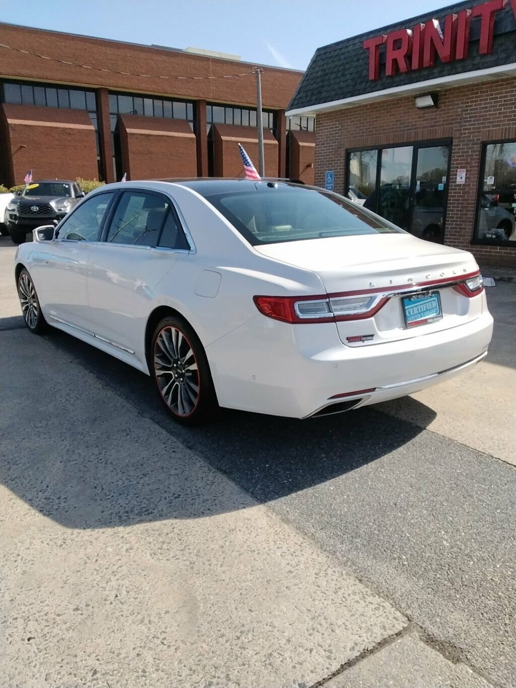 Used 2017 Lincoln Continental Reserve w/ Technology Package image 2