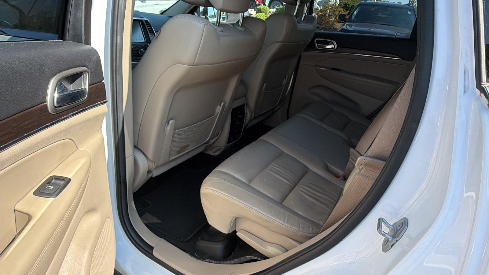 Used 2015 Jeep Grand Cherokee Limited RWD image 24