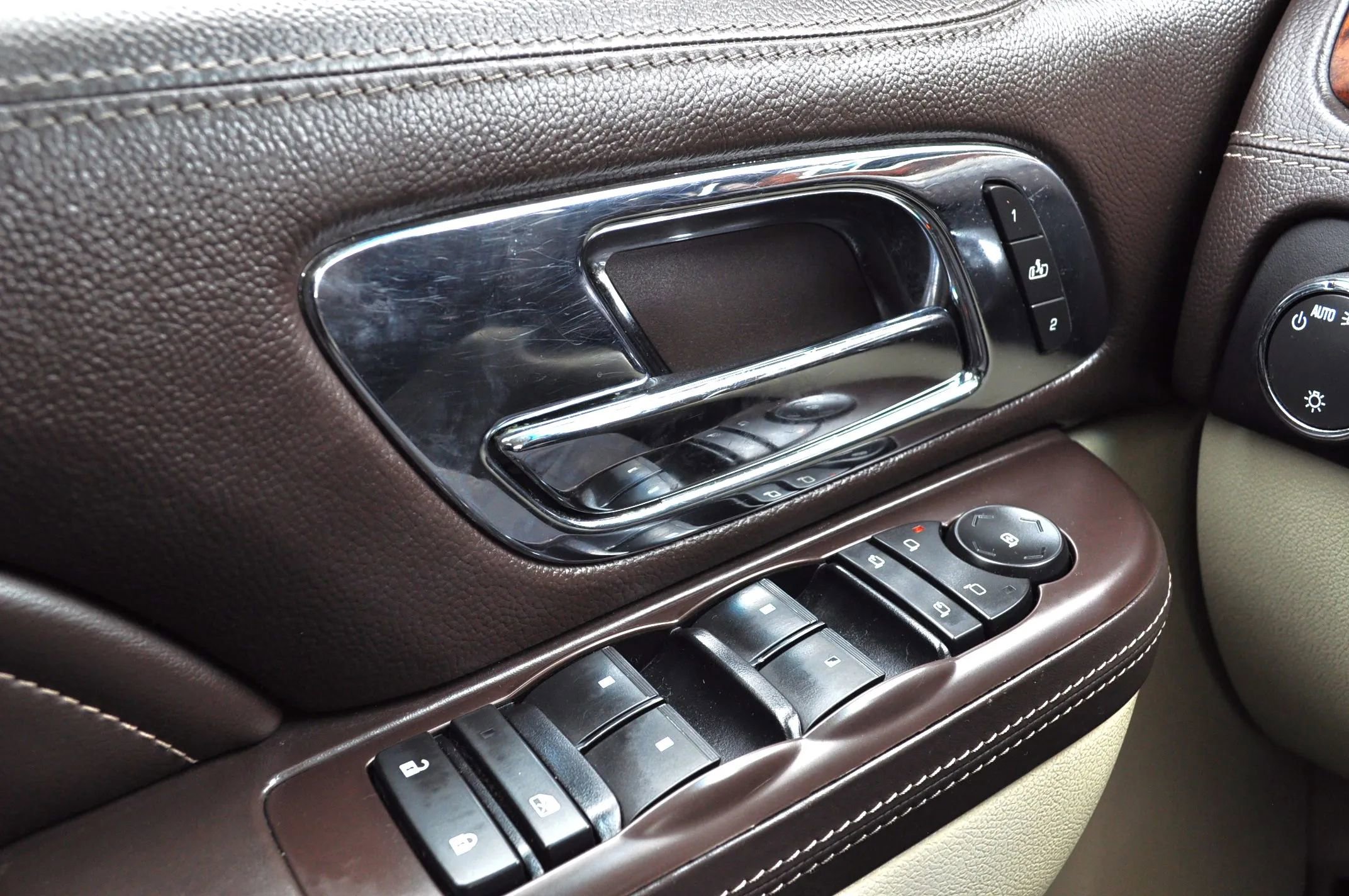 Used 2013 Cadillac Escalade Platinum image 13