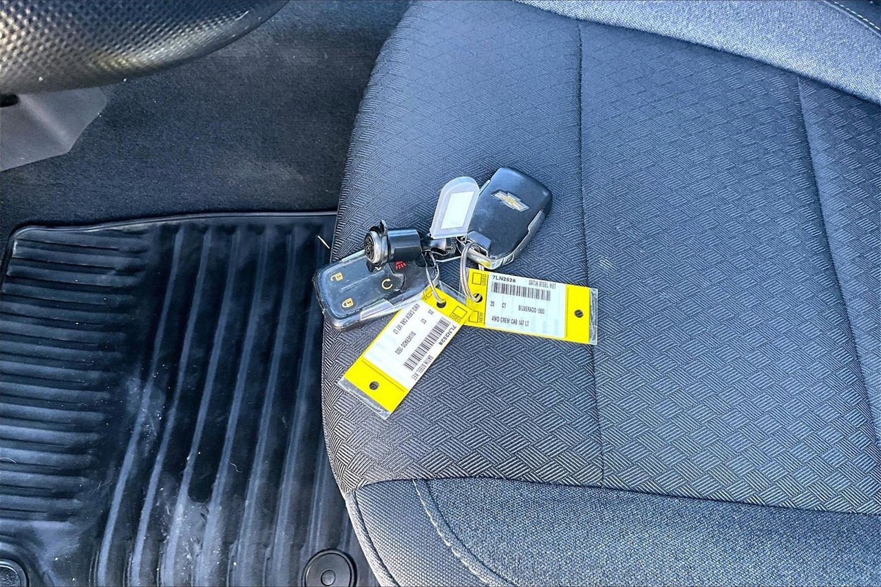 Used 2020 Chevrolet Silverado 1500 LT w/ All-Star Edition image 28