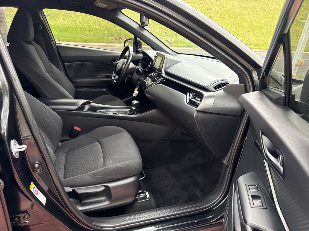 Used 2018 Toyota C-HR XLE FWD image 29